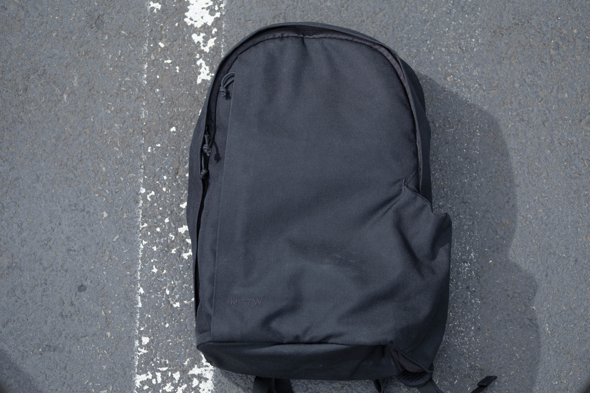 Moment-Travel-Wear-Backpack-hands-on-5